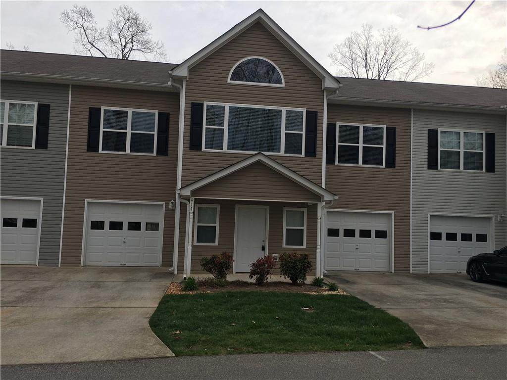 414 Pointe Circle - Photo 1