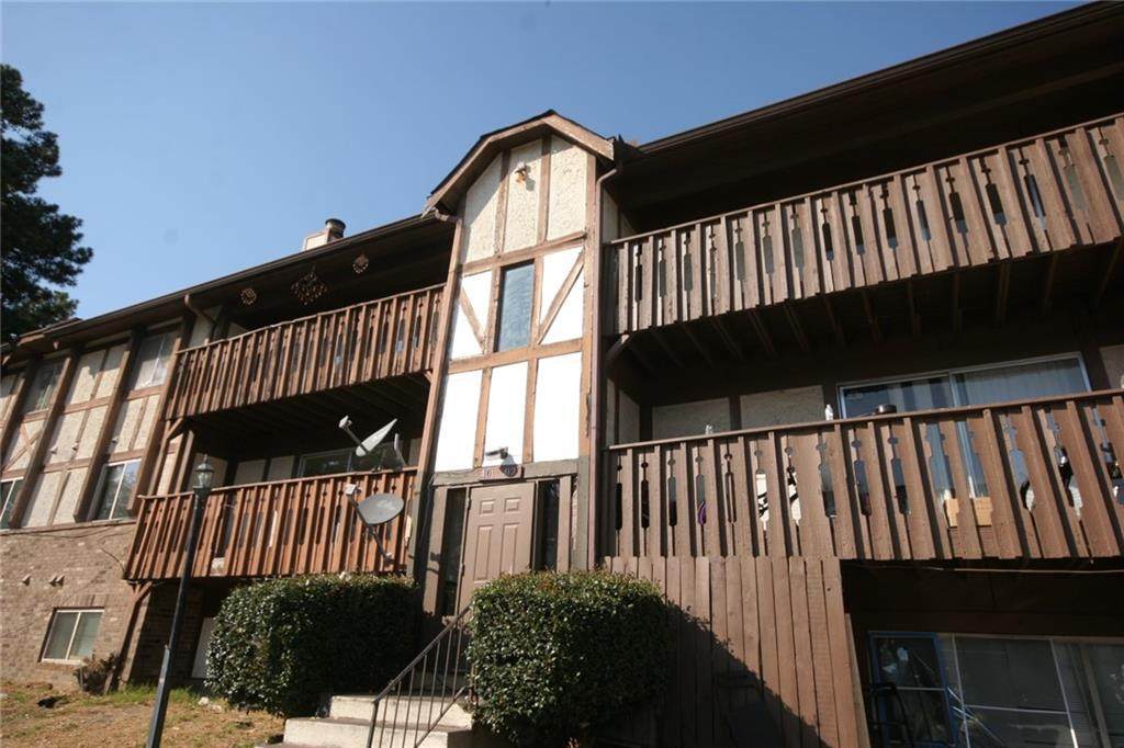 410 Camelot Drive - Photo 1