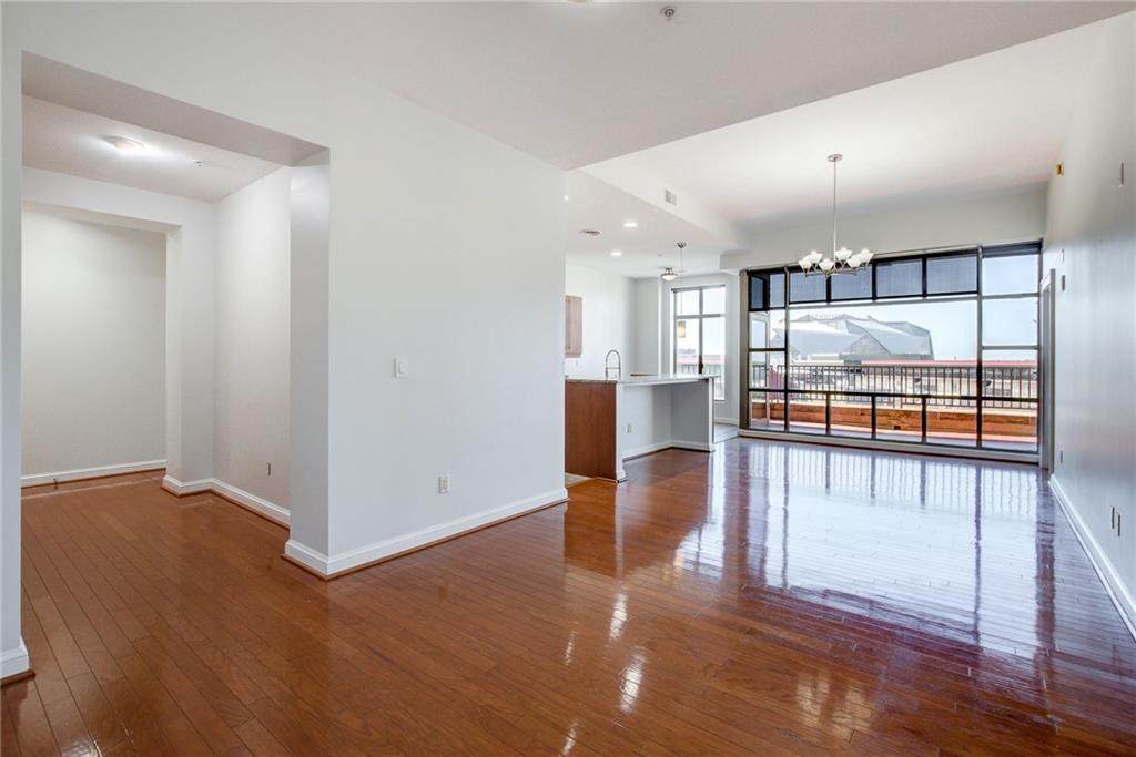 250 Park Avenue West - Photo 1