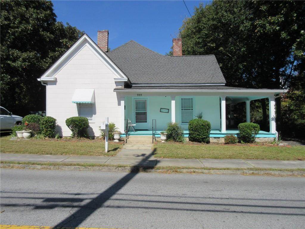 935 Peek Street - Photo 1