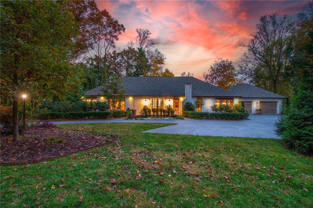 555 Longview Dr - Photo 1