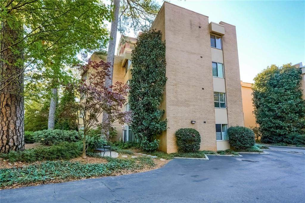 2734 Peachtree Road - Photo 1
