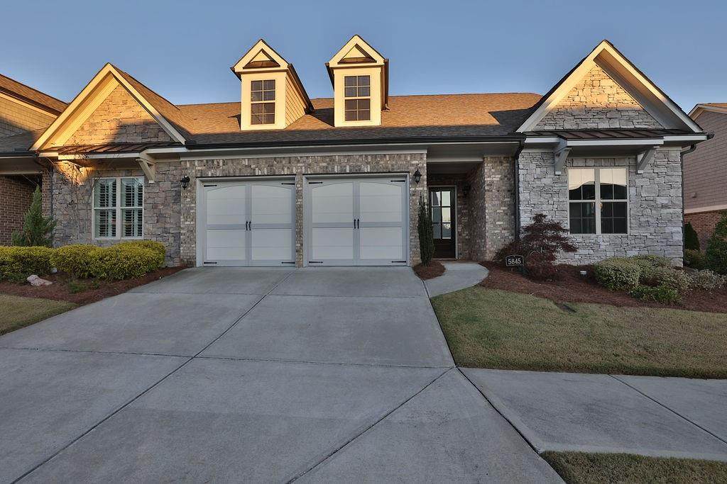 5845 Overlook Ridge - Photo 1
