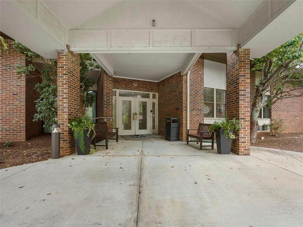 475 Mount Vernon Highway - Photo 1
