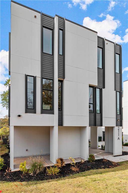 211 Howell Drive - Photo 1