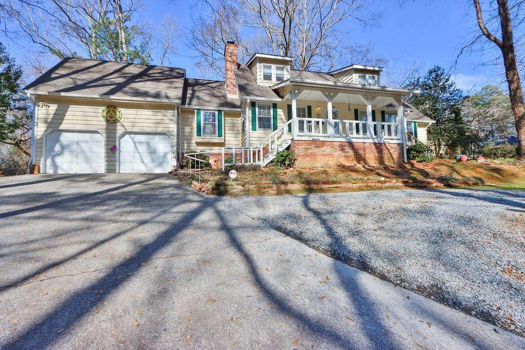 1104 Warrenhall Lane - Photo 1