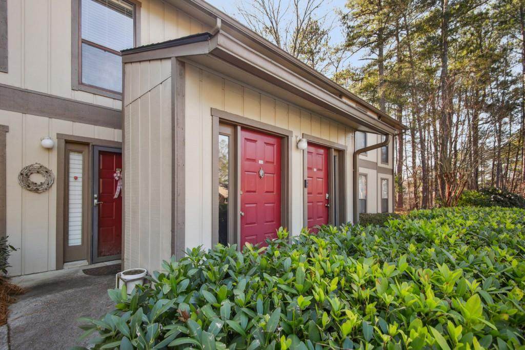 102 Woodcliff Drive - Photo 1
