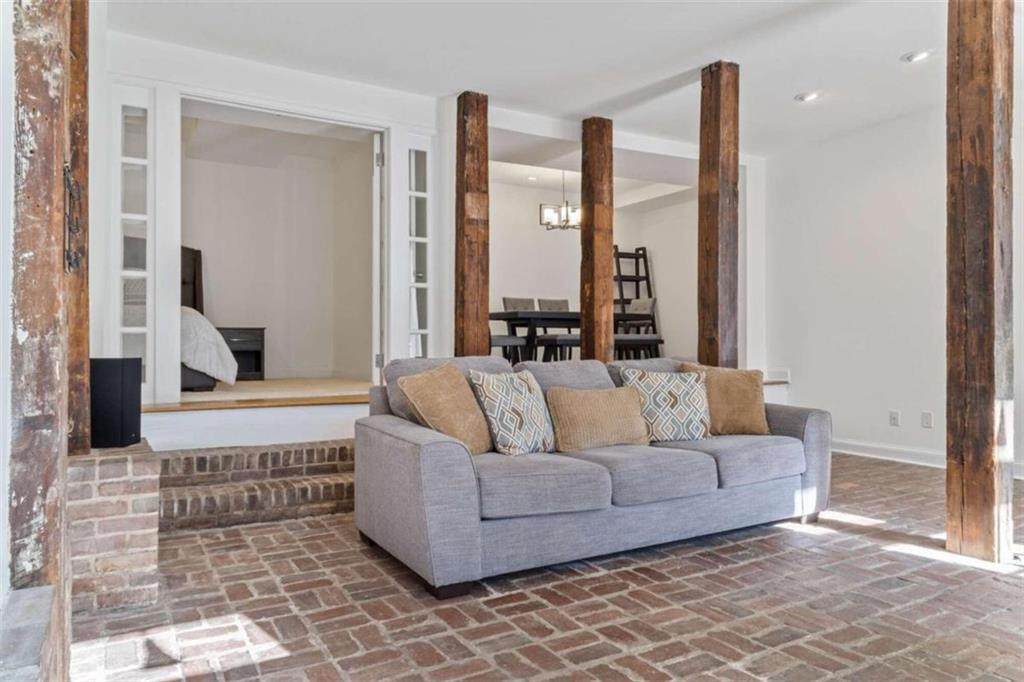425 10th Street - Photo 1