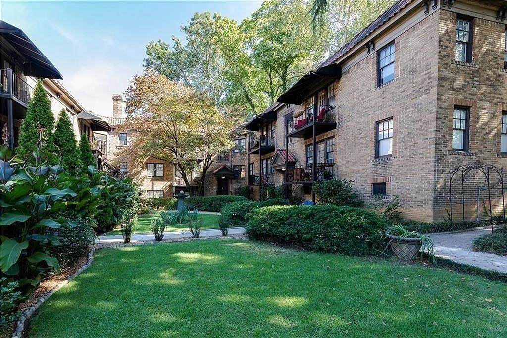 677 Somerset Terrace - Photo 1
