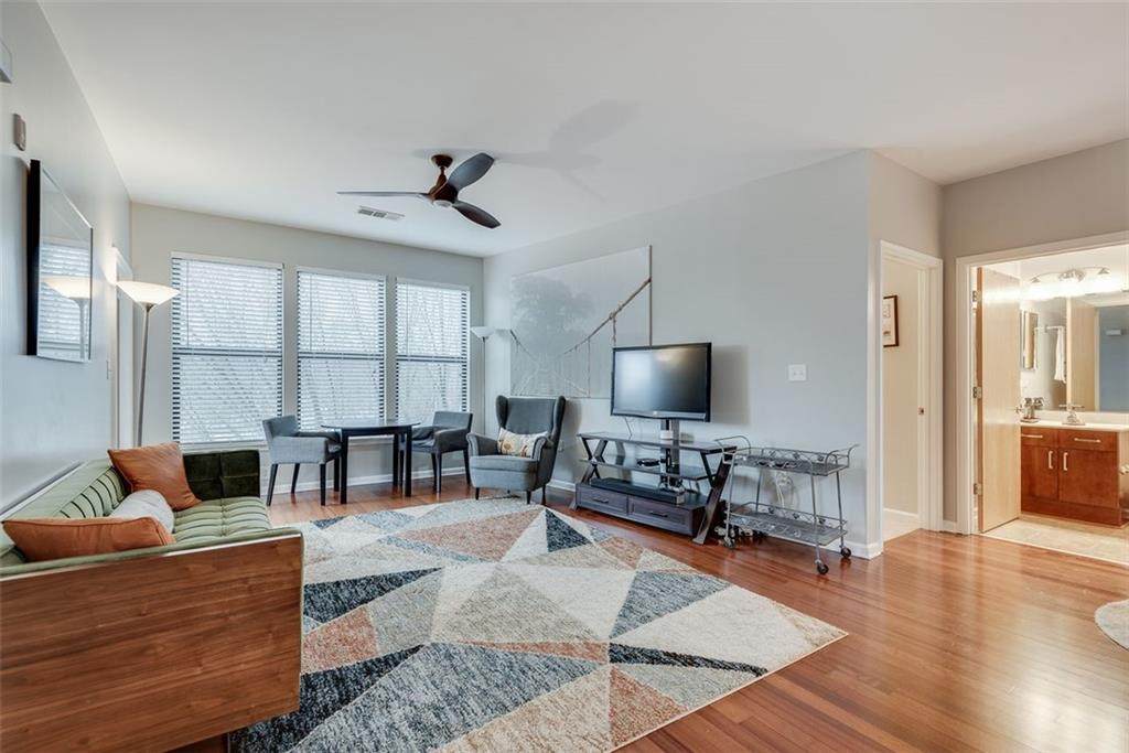 898 Oak Street - Photo 1