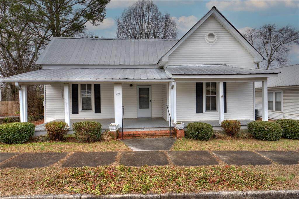 716 College Street - Photo 1
