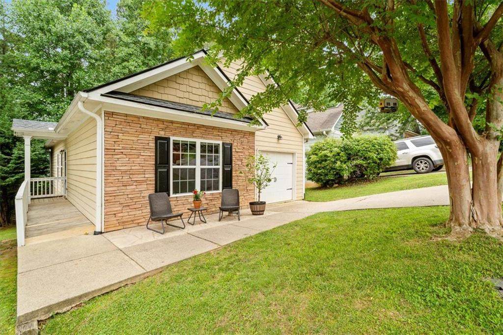 138 Hood Park Drive - Photo 1