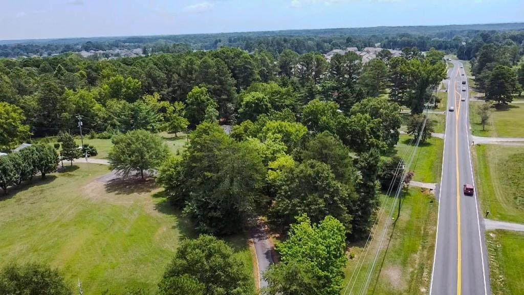 1112 Harbins Road - Photo 1
