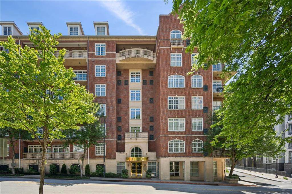 77 Peachtree Place - Photo 1