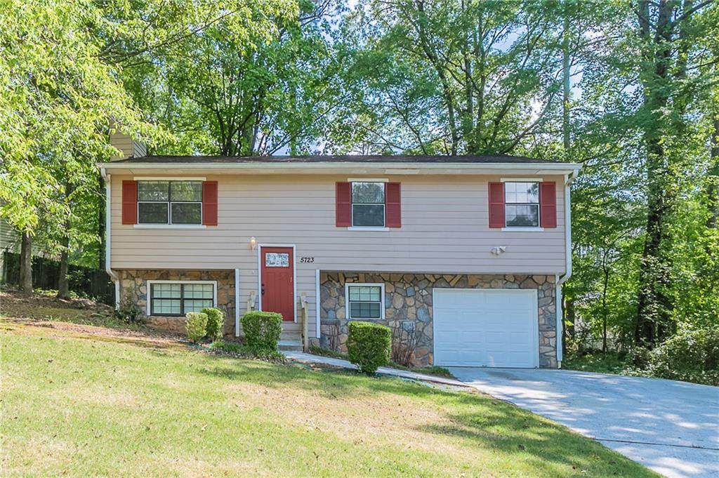 5723 Fieldstone Drive - Photo 1