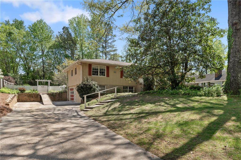 2062 Cezar Drive - Photo 1