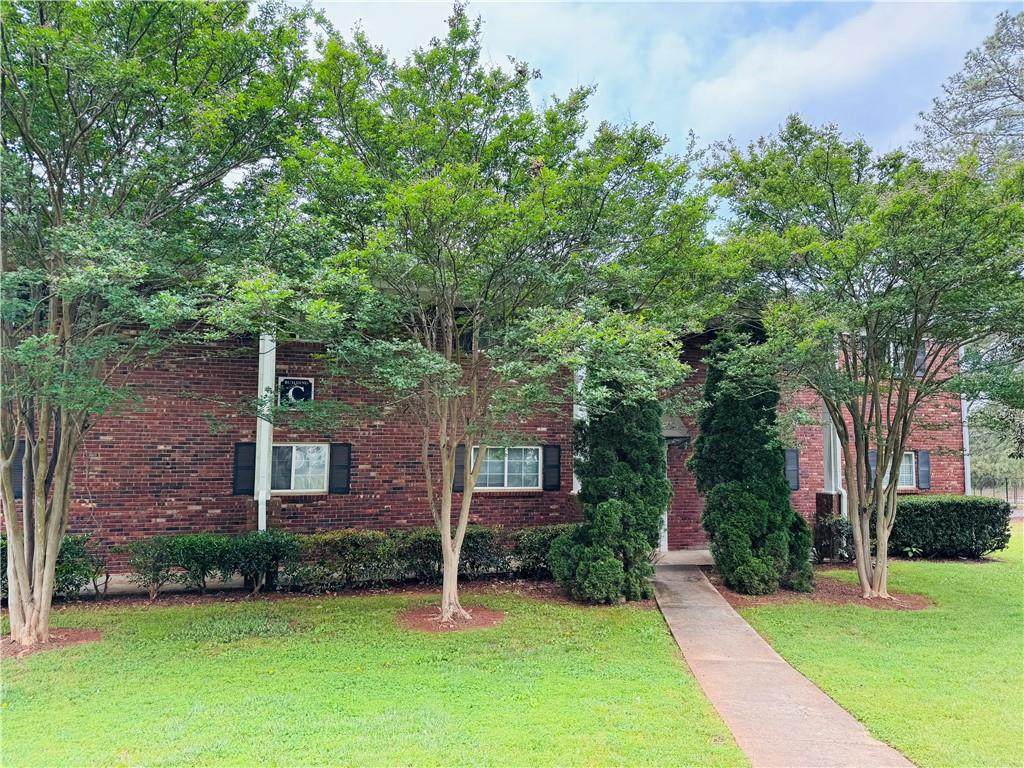 195 Sycamore Drive - Photo 1
