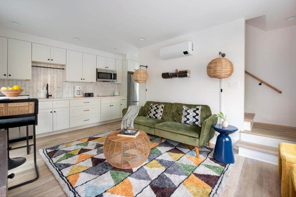 542 Boulevard Place - Photo 1