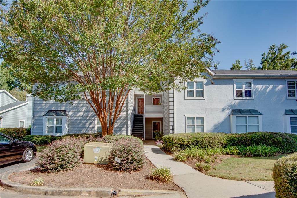 72 Sutton Place - Photo 1