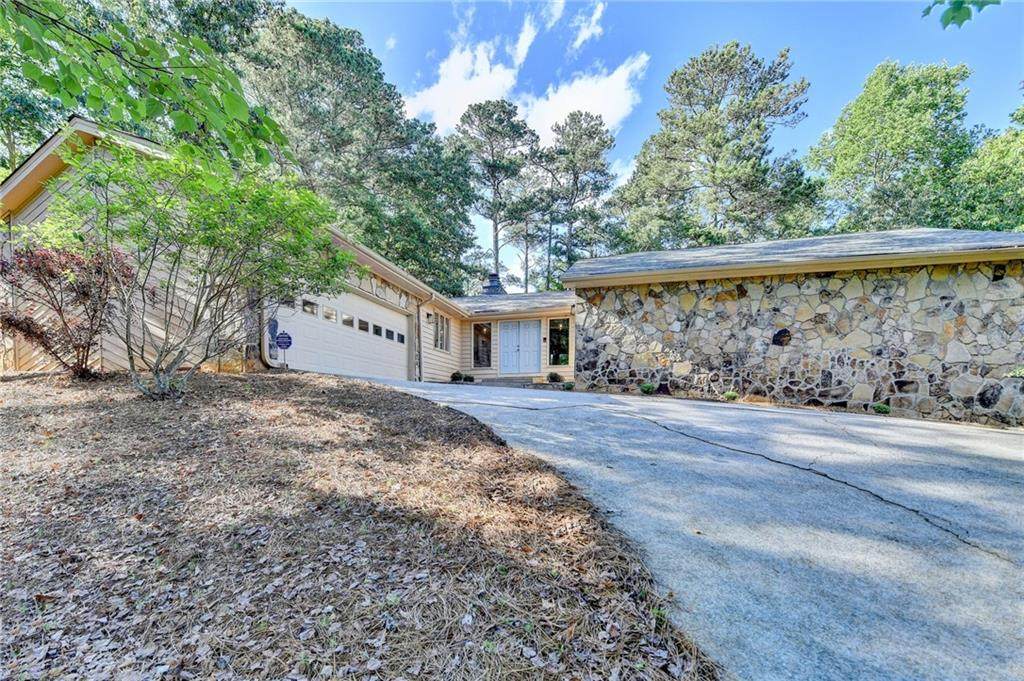 3070 Ascot Lane - Photo 1
