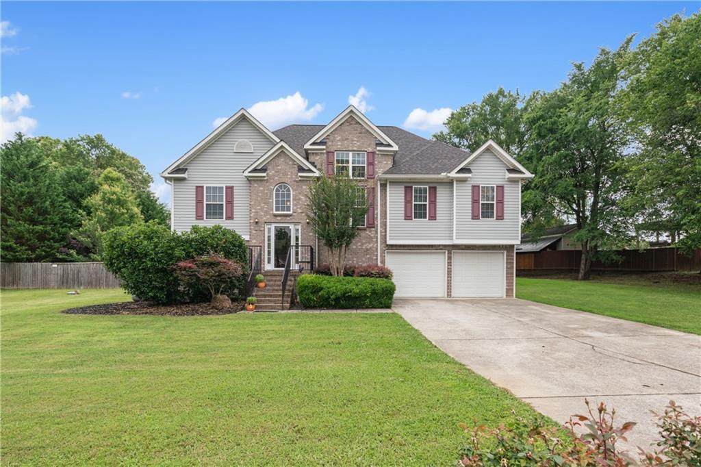 166 Woodford Way - Photo 1