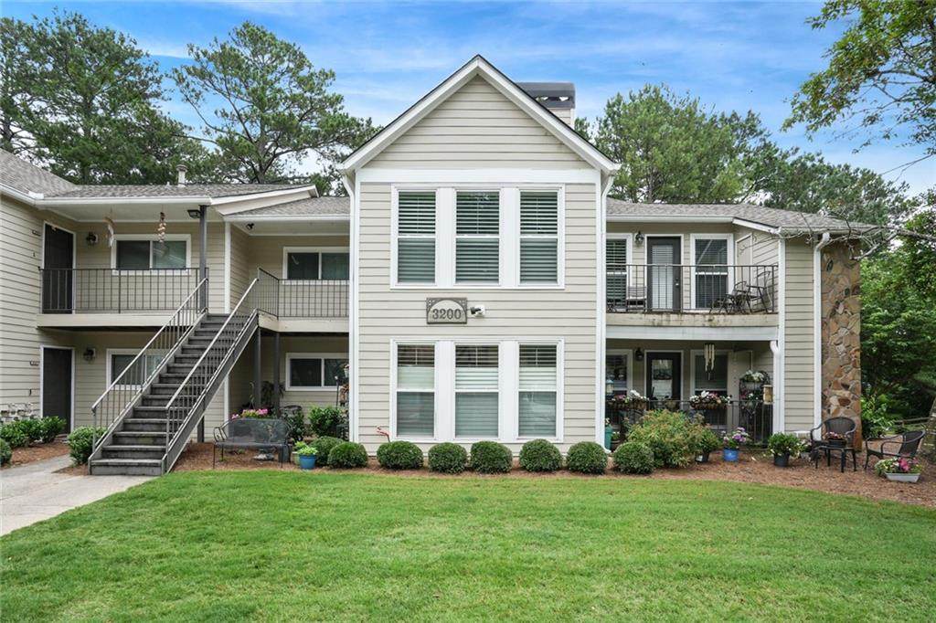 3210 Lake Pointe Circle - Photo 1