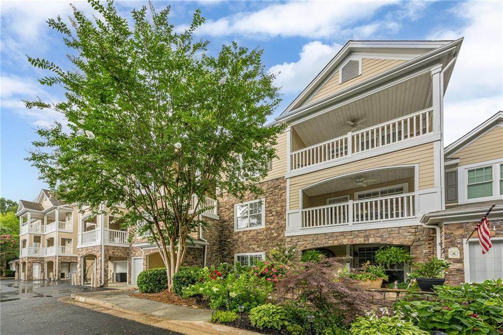 422 Pembrooke Circle - Photo 1