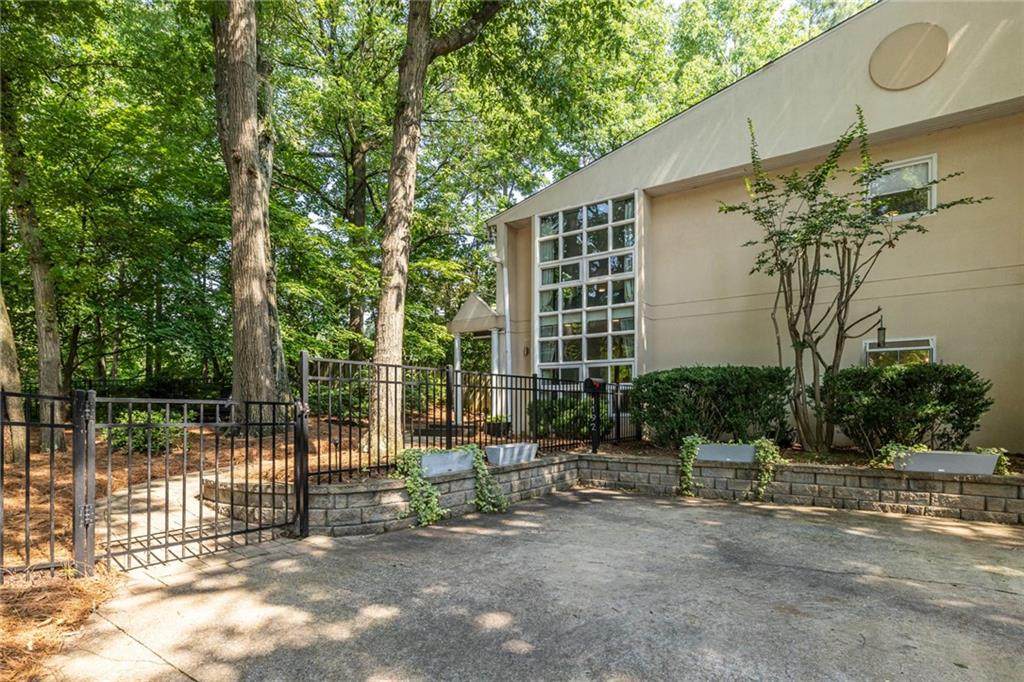 1192 Cleburne Avenue - Photo 1