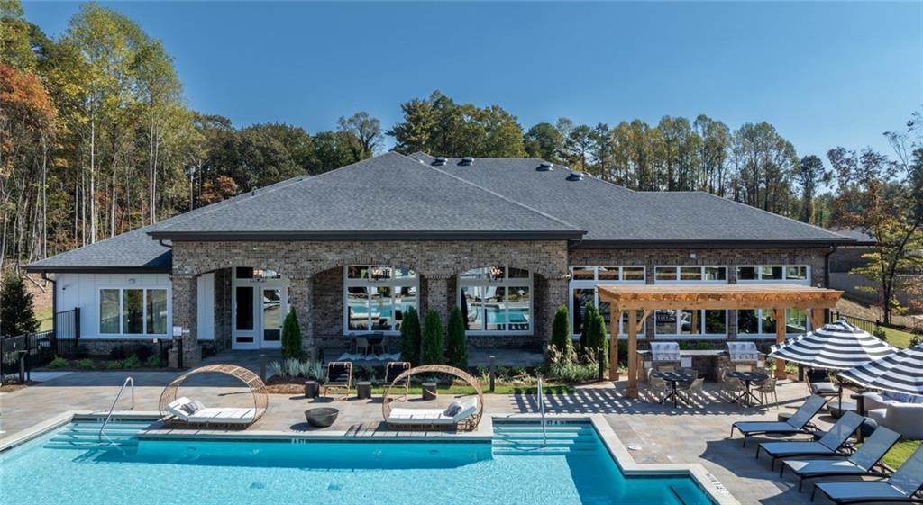 900 Mountaintop Avenue - Photo 1