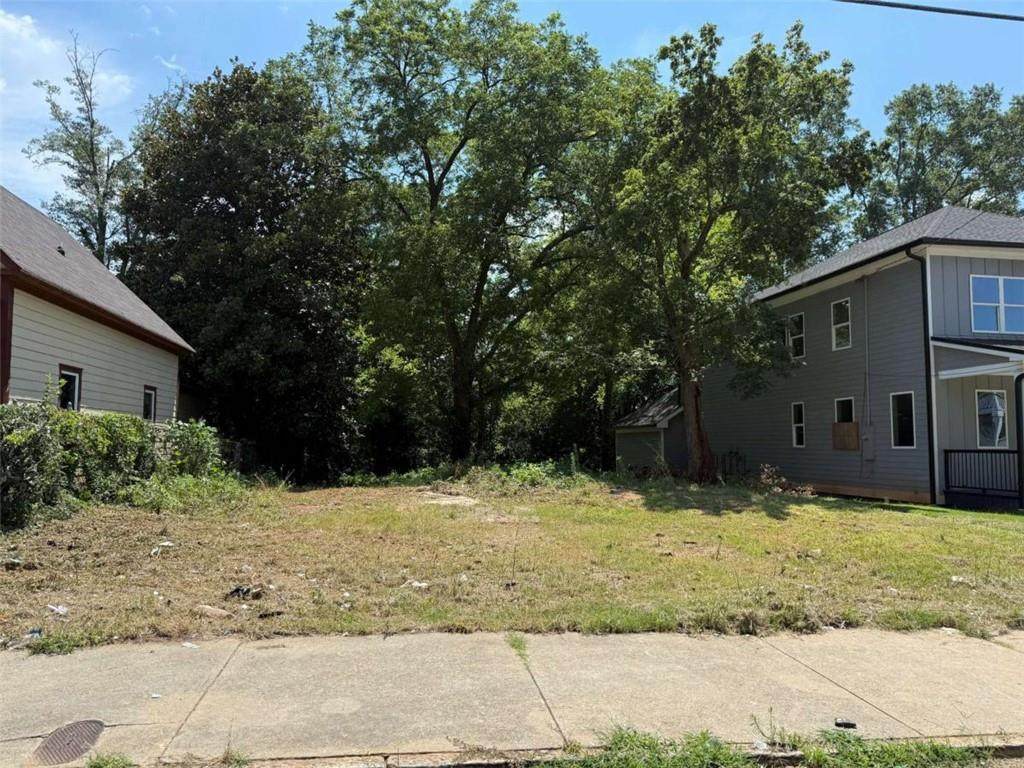 722 Windsor Street - Photo 1