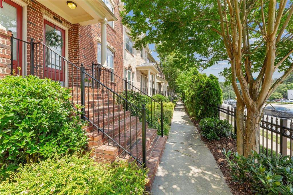 305 Alderwood Lane - Photo 1