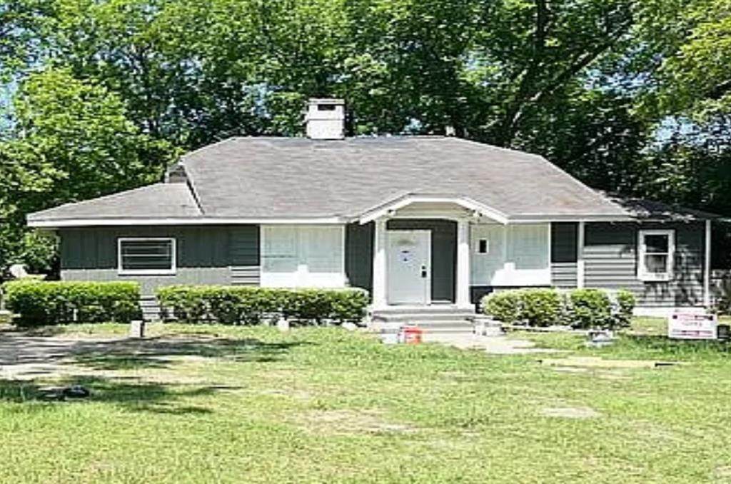 925 Mercedes Street - Photo 1