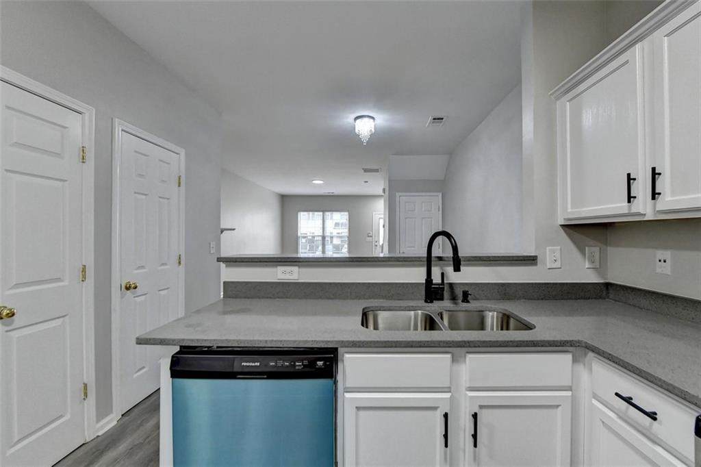 903 Redwood Drive - Photo 1