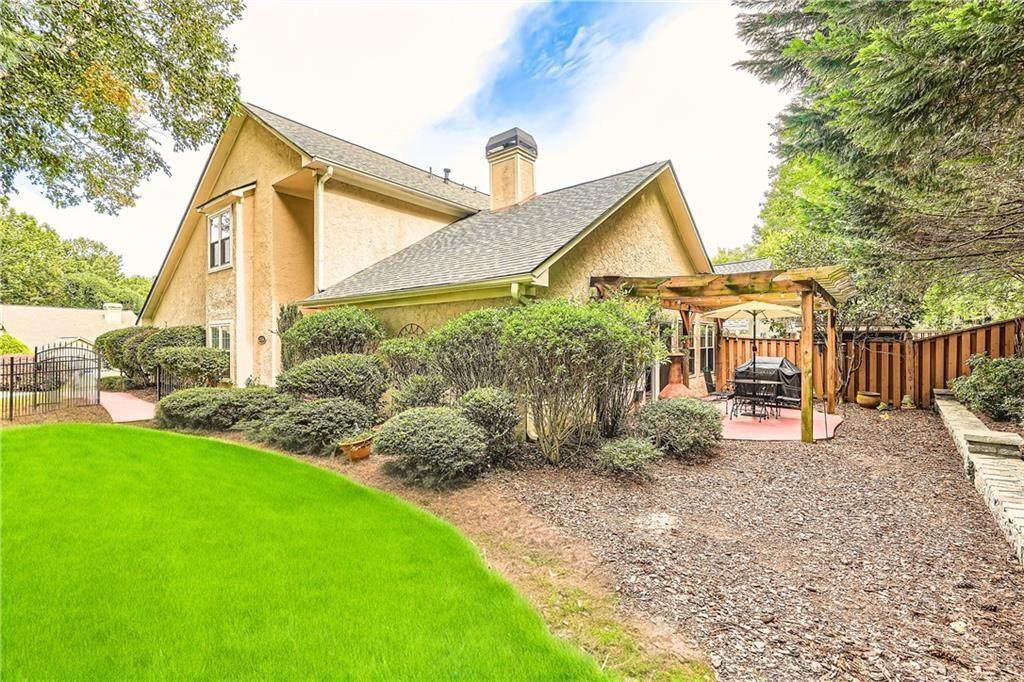 2376 Oakwood Way - Photo 1