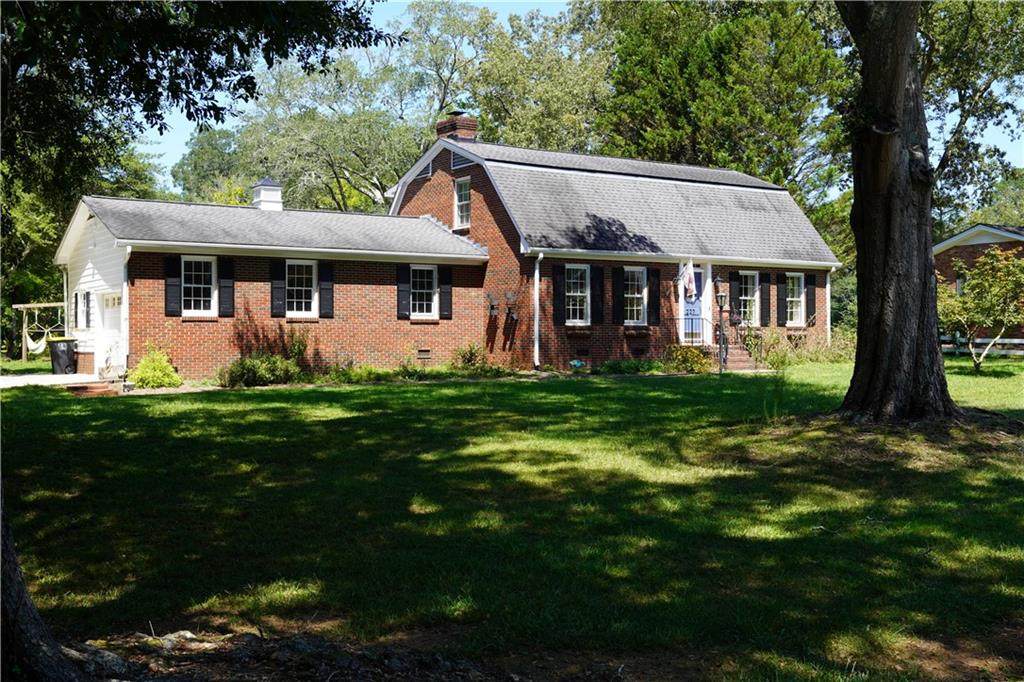 227 W Lakeshore Dr Se - Photo 1