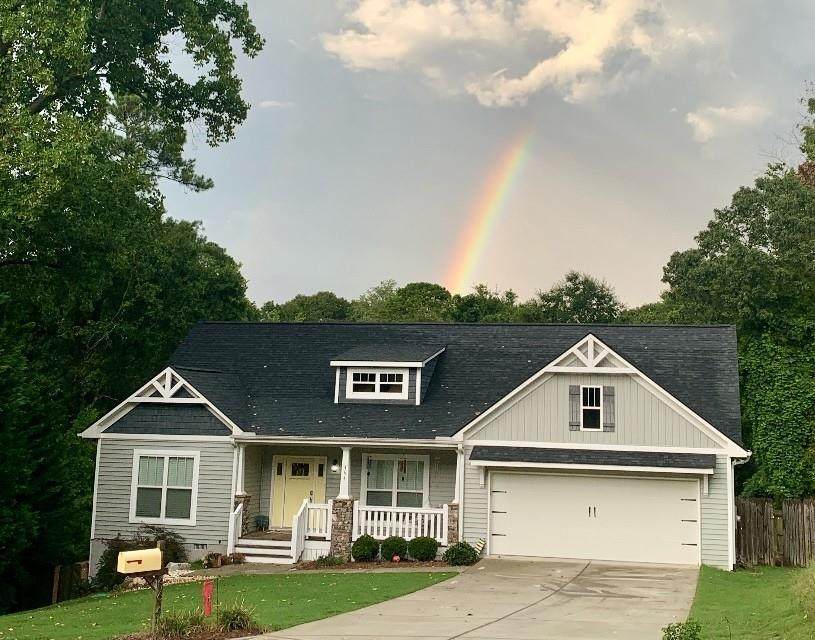 464 Holly Place - Photo 1