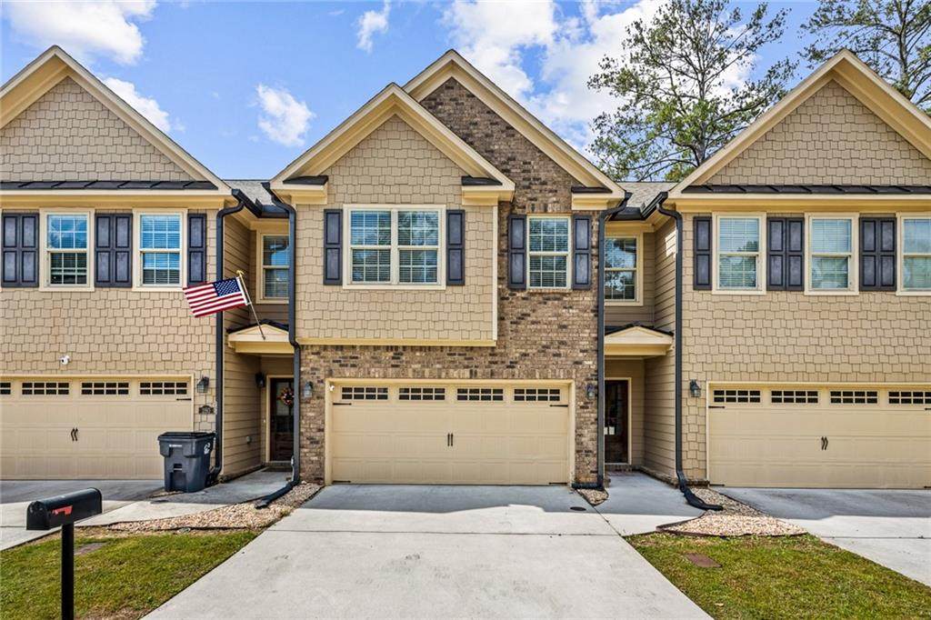 290 Jackson Place - Photo 1