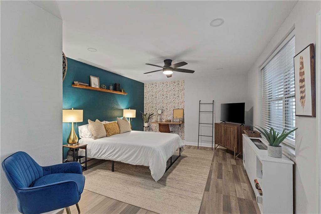 300 Peachtree Street - Photo 1