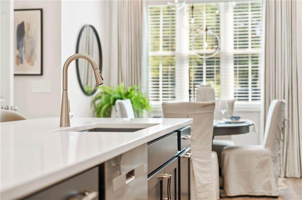 1920 Appian Alley - Photo 1