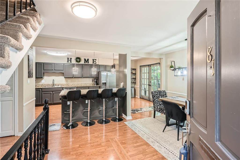 81 La Rue Place - Photo 1