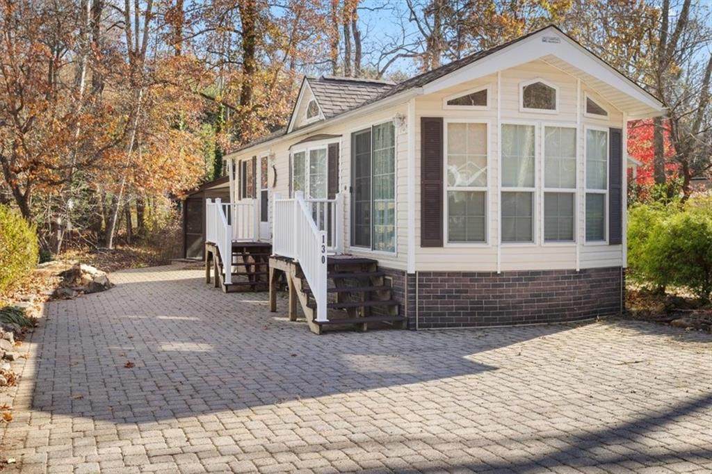 130 Creekview Drive - Photo 1