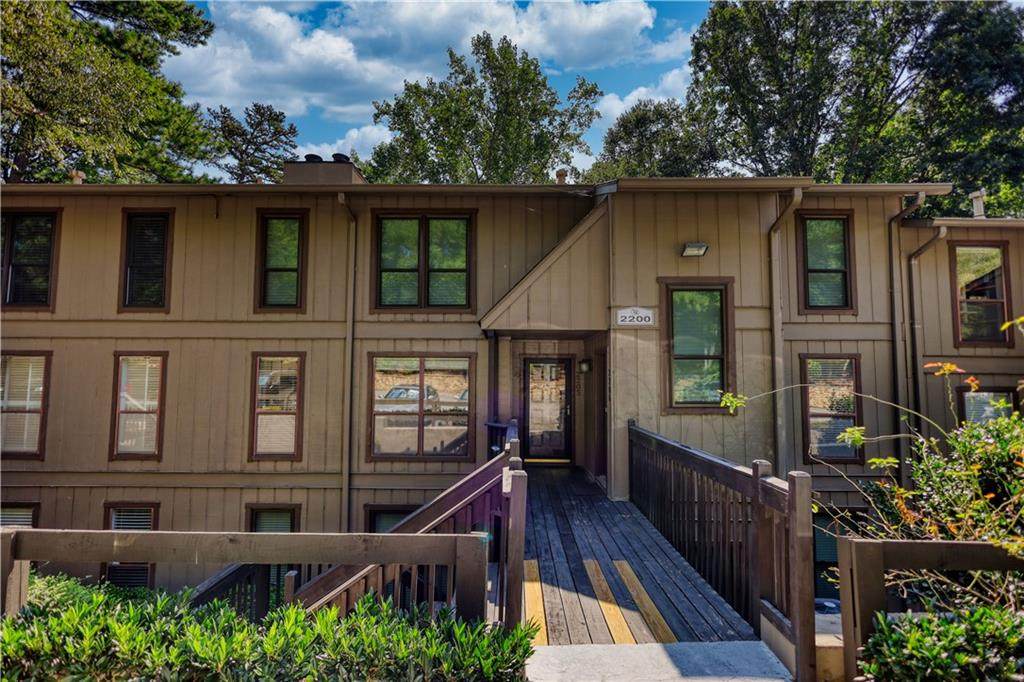 2205 Cumberland Court - Photo 1