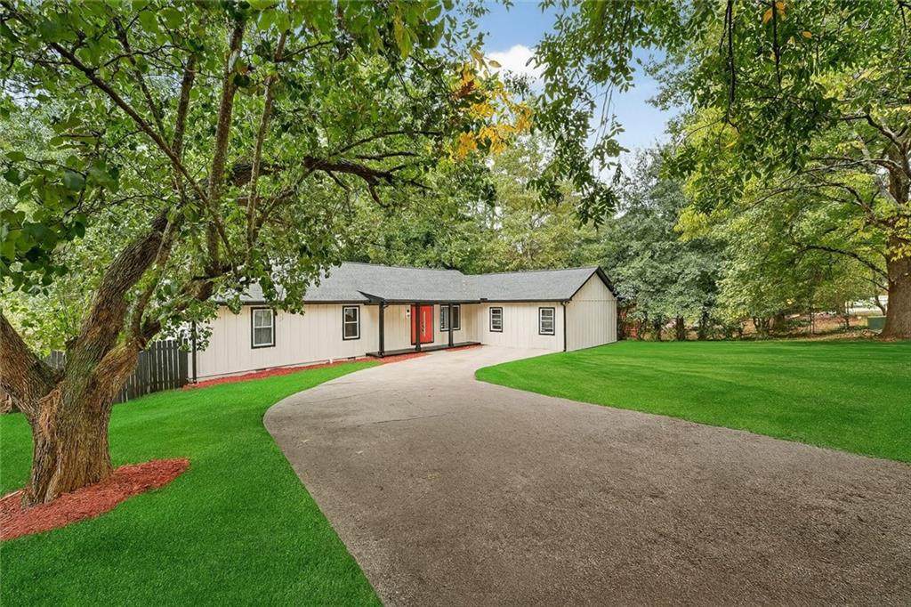 1437 Stoneleigh Hill Road - Photo 1