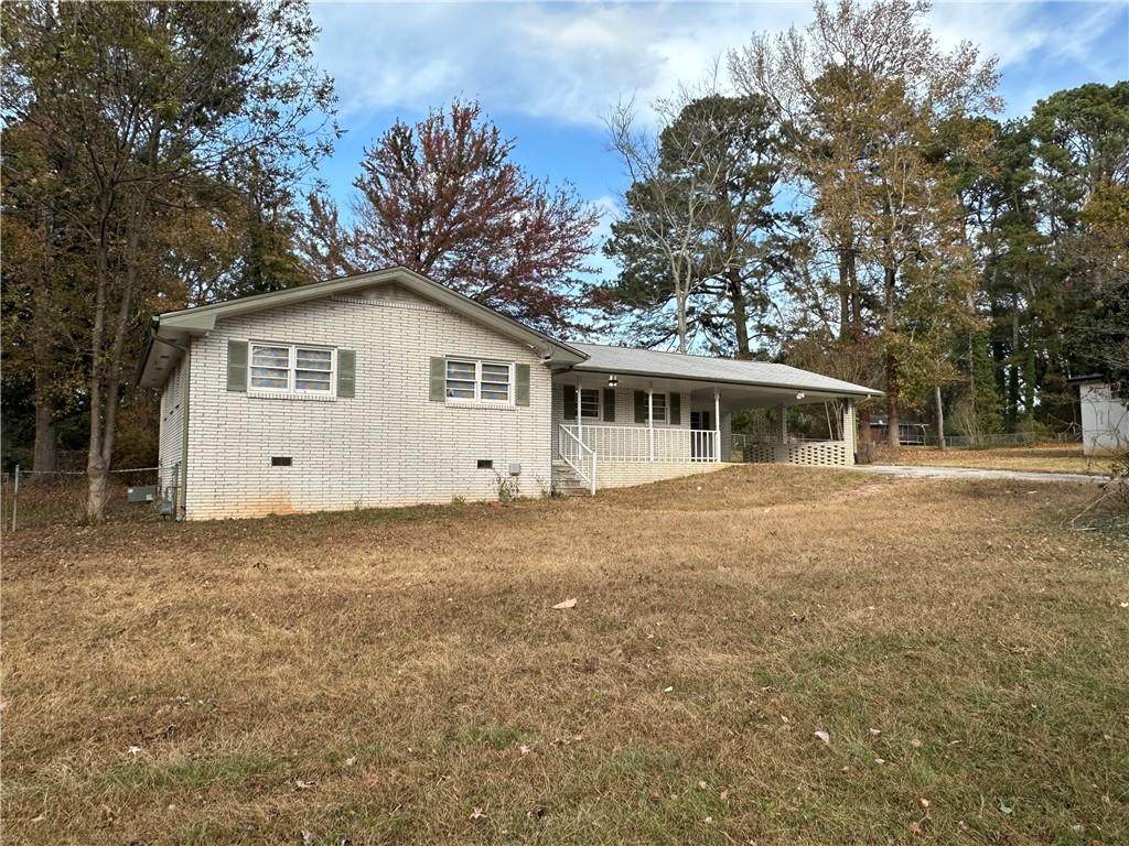 423 Center Circle - Photo 1