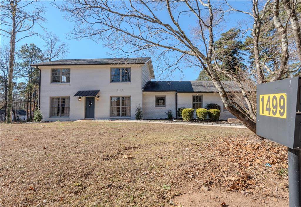 1499 Smokehouse - Photo 1