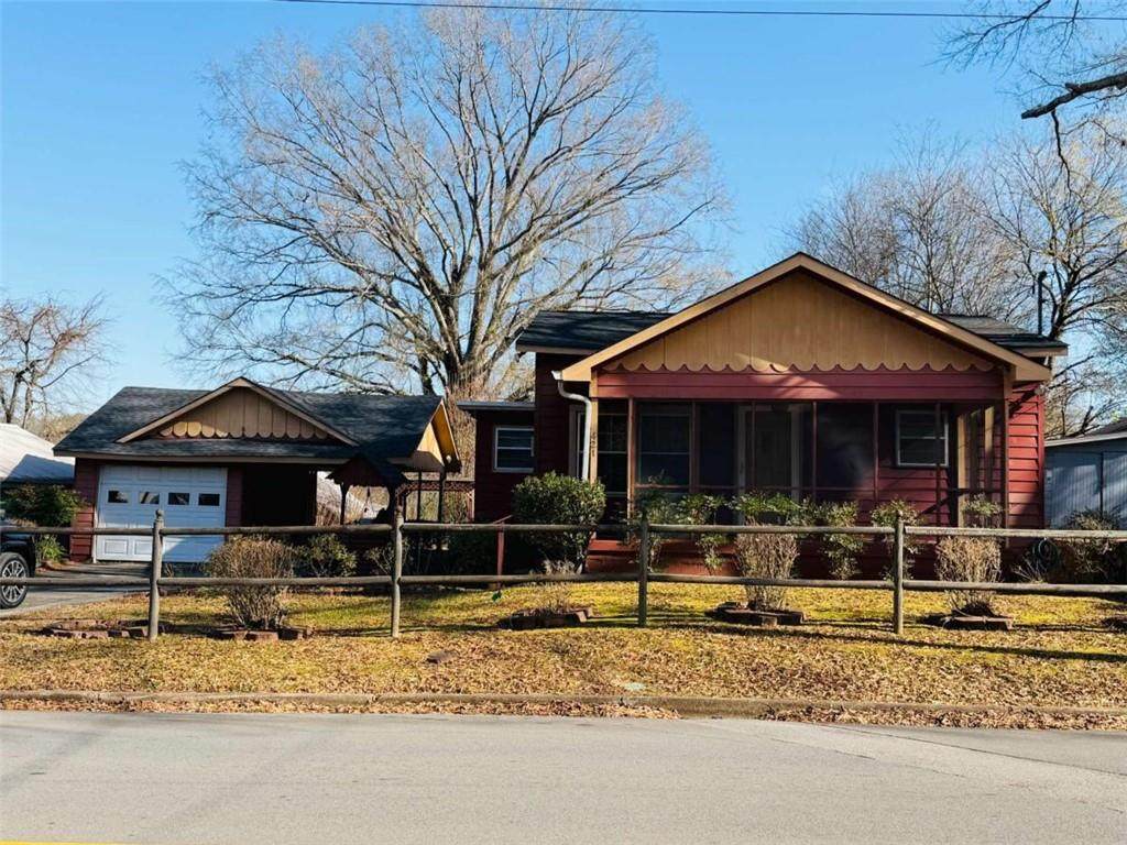 421 Cedar Avenue - Photo 1