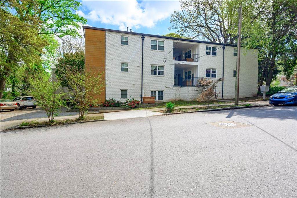 880 Saint Charles Avenue - Photo 1