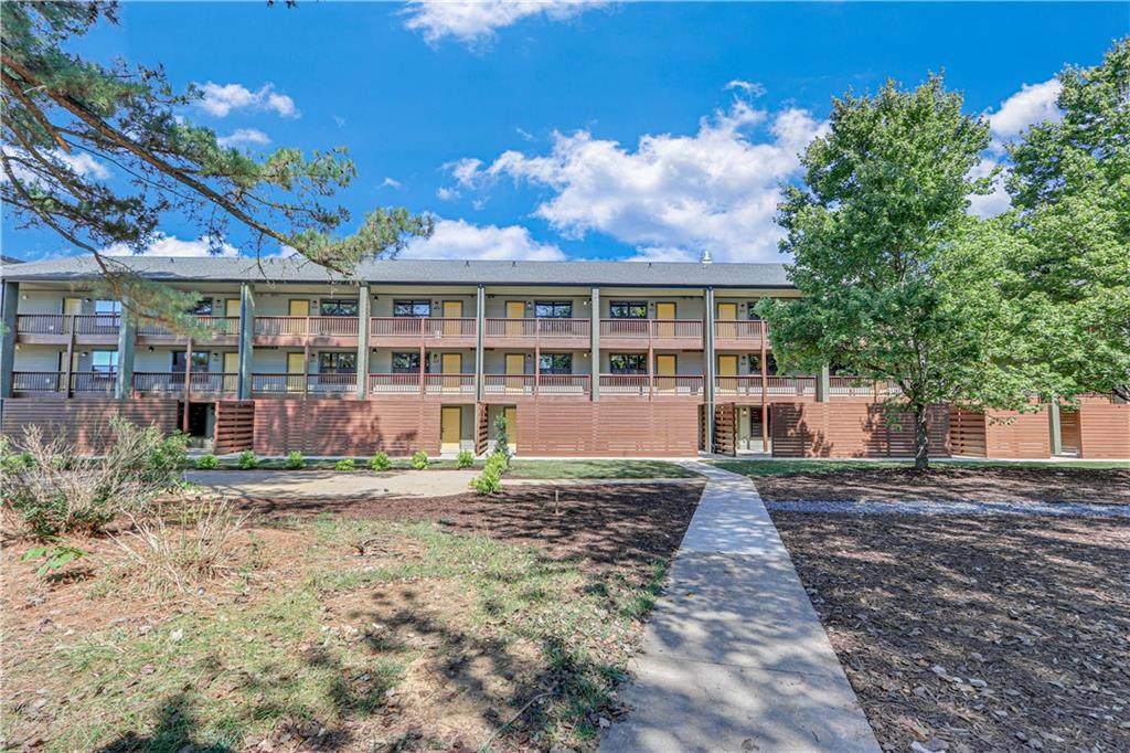 710 Jesse Jewell Parkways - Photo 1