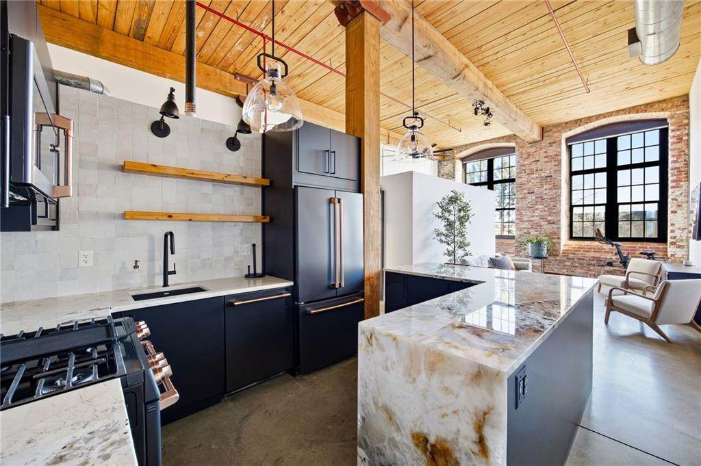 170 Boulevard - Photo 1