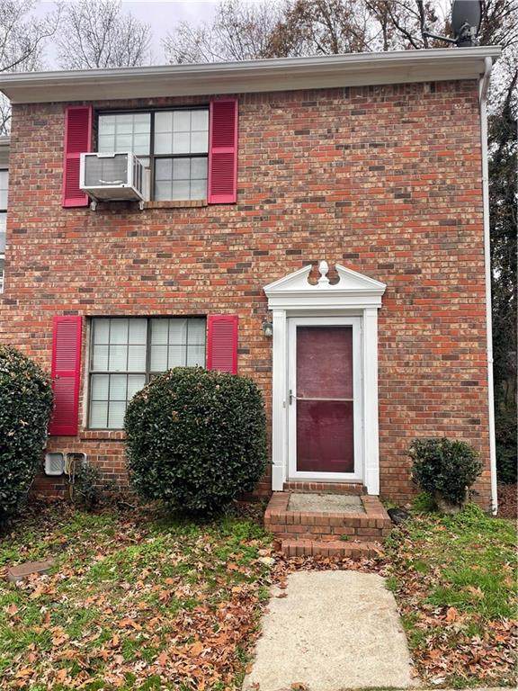 6938 Oakhill Circle - Photo 1